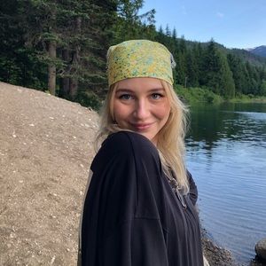 Meet your Posher, Emmylou